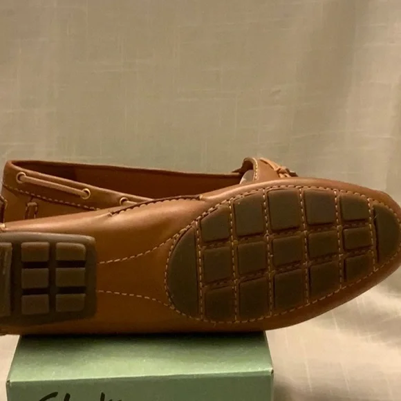 Clarks Dunbar Racer Loafer size 9 in color Luggage - Picture 4 of 4